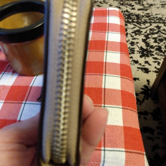 NWOT Coach Accordion Zip Waller w/ Tea Rose and Tooling - Picture 4 of 9